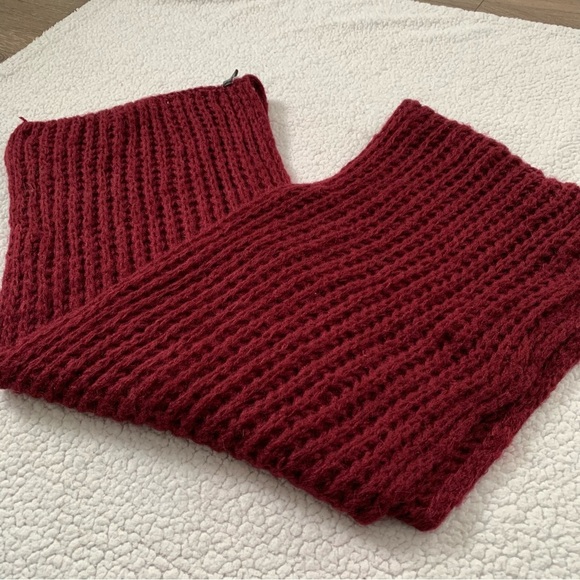 Bizou Maroon Wool Scarf - Picture 2 of 4